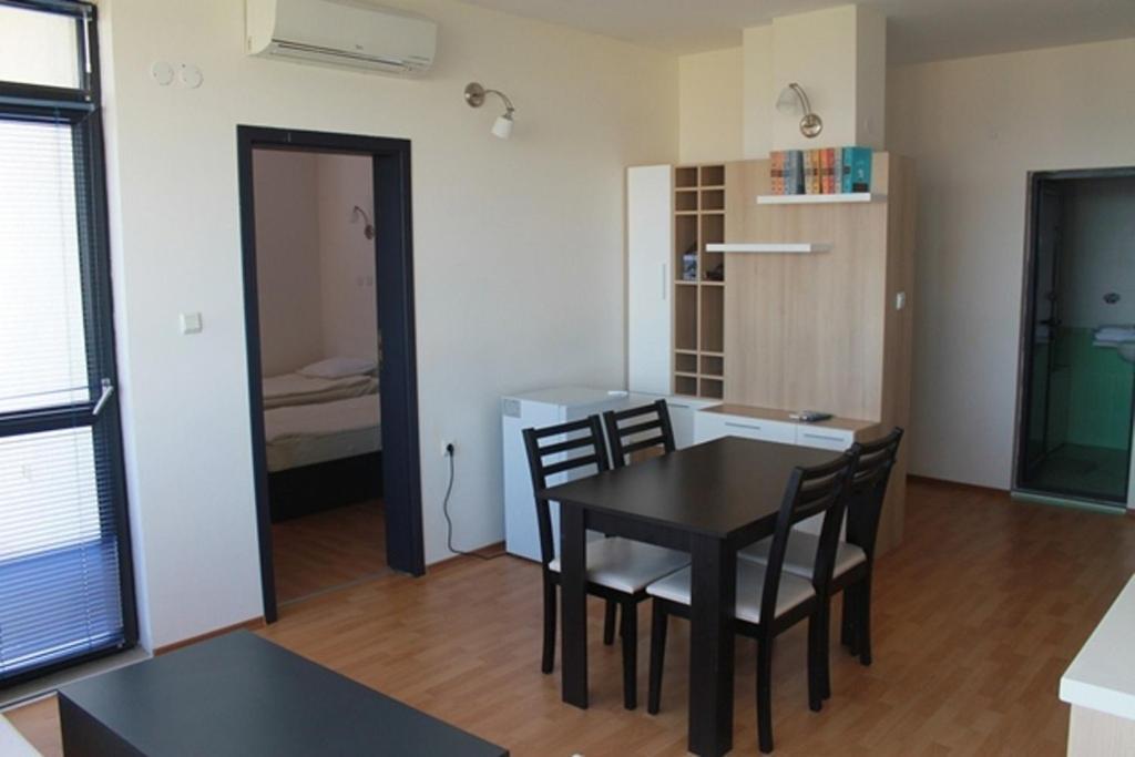 Dilov Apartments In Yalta Golden Sands Room photo